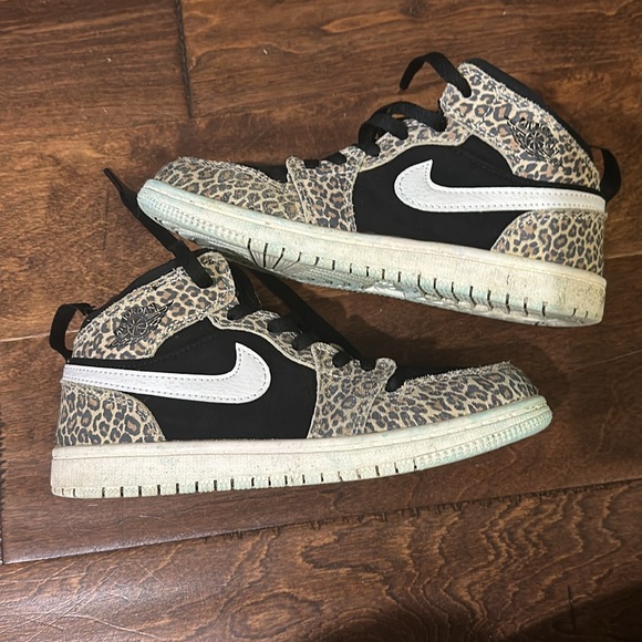 Air Jordan 1 Mid SE - 5Y used - Picture 2 of 4